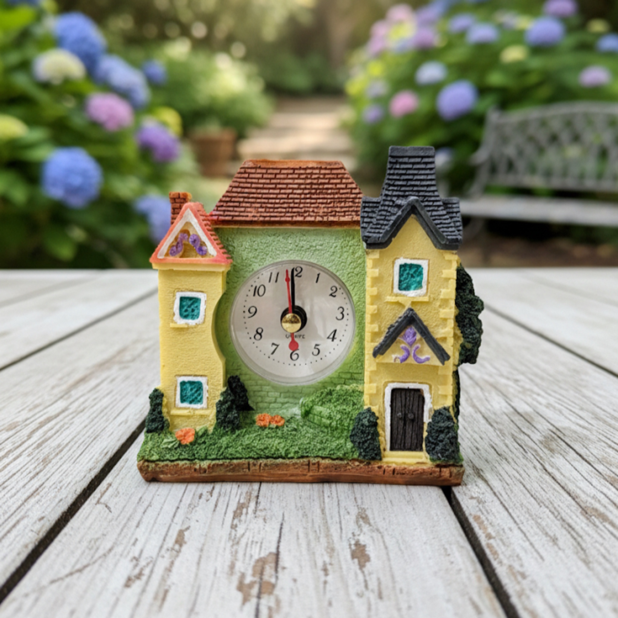 🏡 Mini House Decorative Table Clock – Vintage Cottage Style